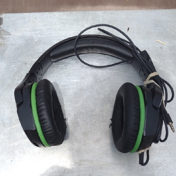 Hyper X Black and Green Over-EarGaming Headphones - Picture 1 of 3